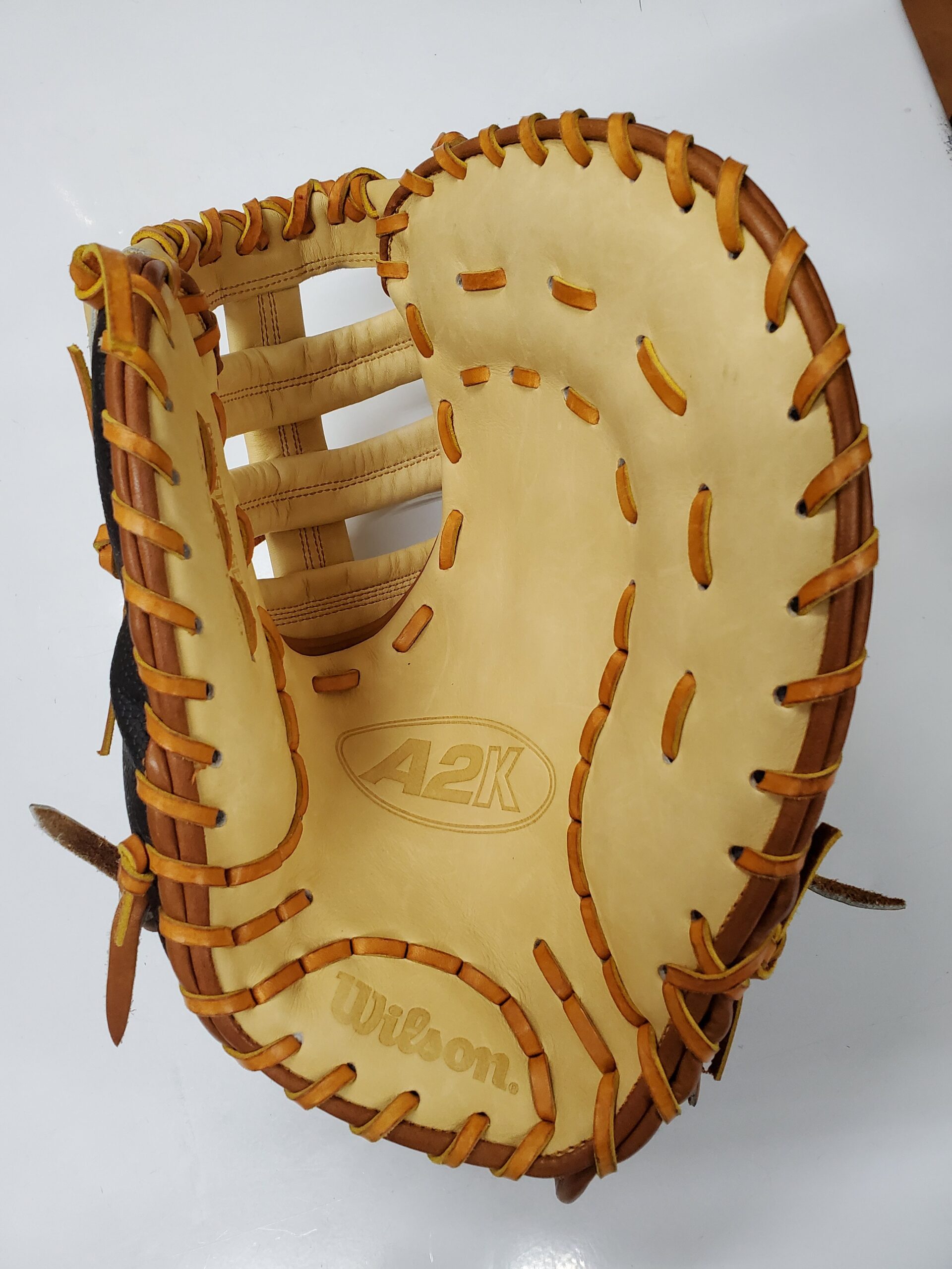 Right handed first baseman glove outlet